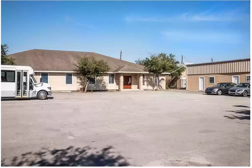 9108-9110 Clarkcrest St, Houston, TX for sale - Building Photo - Image 1 of 25