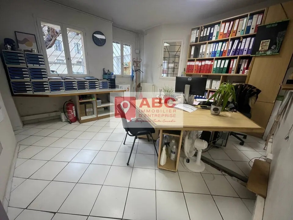 Location Bureaux 510 m² - Photo 1