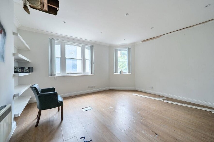 151 Whitechapel Rd, London to rent - Building Photo - Image 3 of 24
