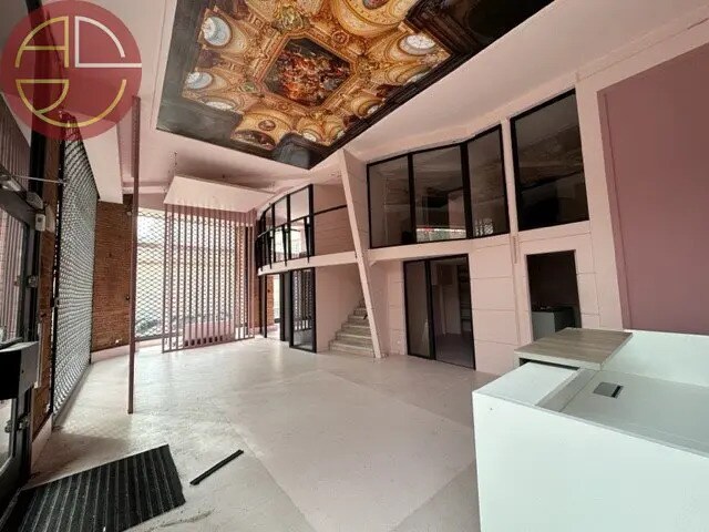 Retail in Toulouse to rent Interior Photo- Image 1 of 5