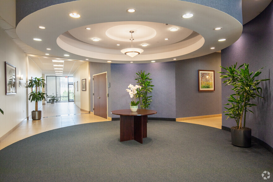 135 Engineers Rd, Hauppauge, NY for rent - Lobby - Image 2 of 15