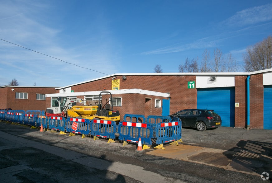 152 Oxford St, Bilston to rent - Building Photo - Image 3 of 4