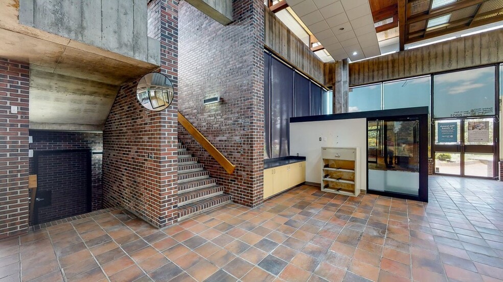 8801 S Tacoma Way, Tacoma, WA for sale - Interior Photo - Image 3 of 9