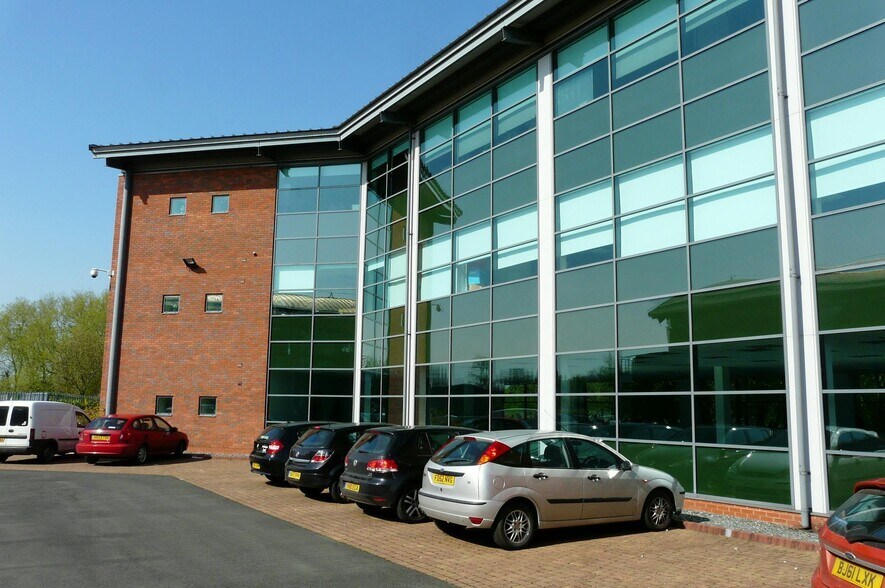 Perdiswell Park, Worcester to rent - Building Photo - Image 2 of 3