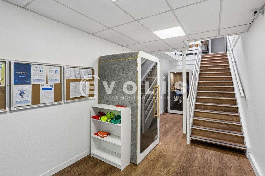30 Rue Du 35eme Regiment D'Aviation, Bron for sale - Interior Photo - Image 2 of 12