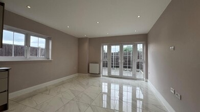 63 Twist Way, Slough to rent Interior Photo- Image 1 of 10