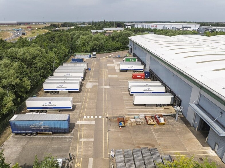 1 Cheaney Dr, Northampton to rent - Building Photo - Image 3 of 5