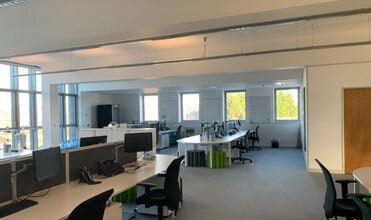 Olympia Cross, Glasgow to rent Interior Photo- Image 2 of 3