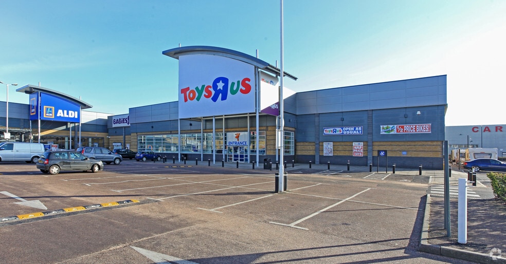 16 Crown Rd, Enfield, EN1 3RW UK