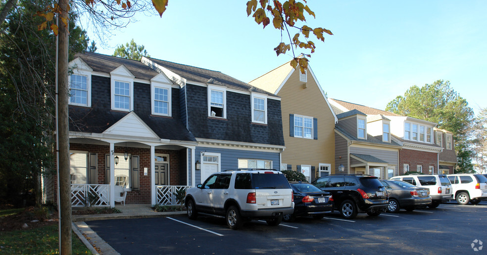 136-146 Wind Chime Ct, Raleigh, NC for sale - Primary Photo - Image 1 of 6