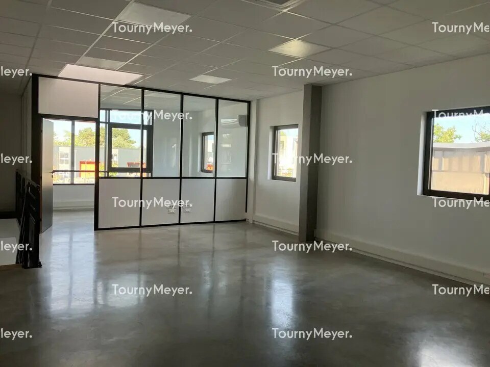 Light Industrial in Mérignac to rent Building Photo- Image 1 of 8