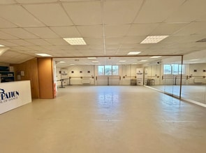 Mannings Heath Rd, Poole to rent Interior Photo- Image 2 of 2