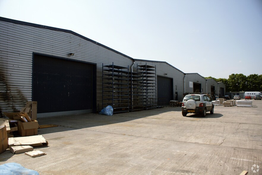 Headquarters Rd, Westbury, BA13 4GZ UK