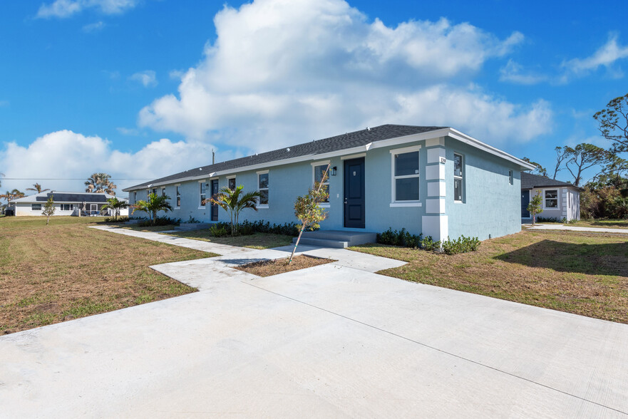 248 Rotonda Blvd W, Rotonda West, FL for sale - Building Photo - Image 2 of 19