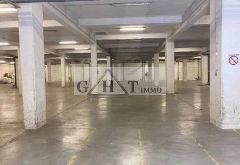 Industrial in Saint-Denis to rent - Interior Photo - Image 2 of 3