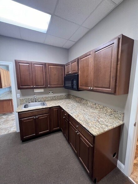 1824 Ackley Cir, Oakdale, CA for rent - Building Photo - Image 3 of 5