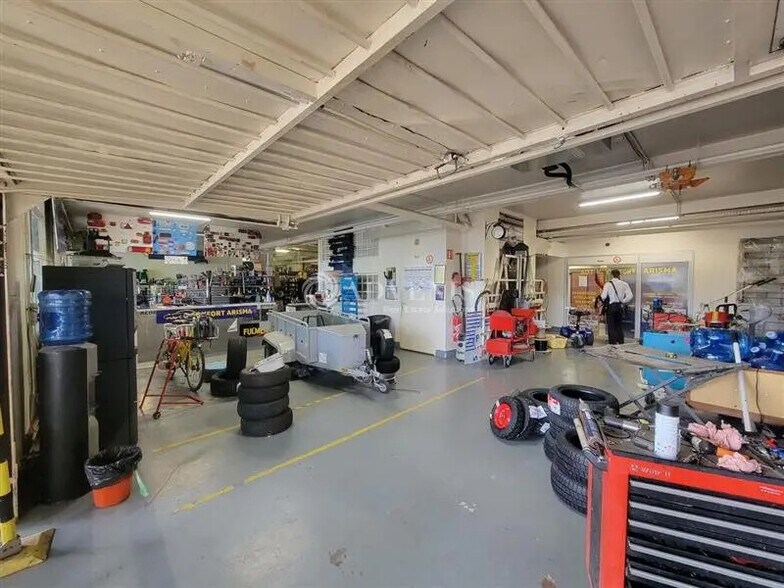 Light Industrial in Saint-Denis for sale - Interior Photo - Image 2 of 6