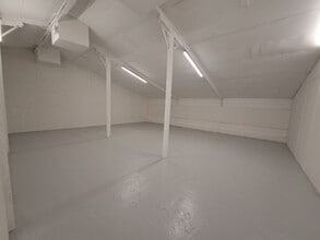 Kimblewick Rd, Aylesbury to rent Interior Photo- Image 1 of 2