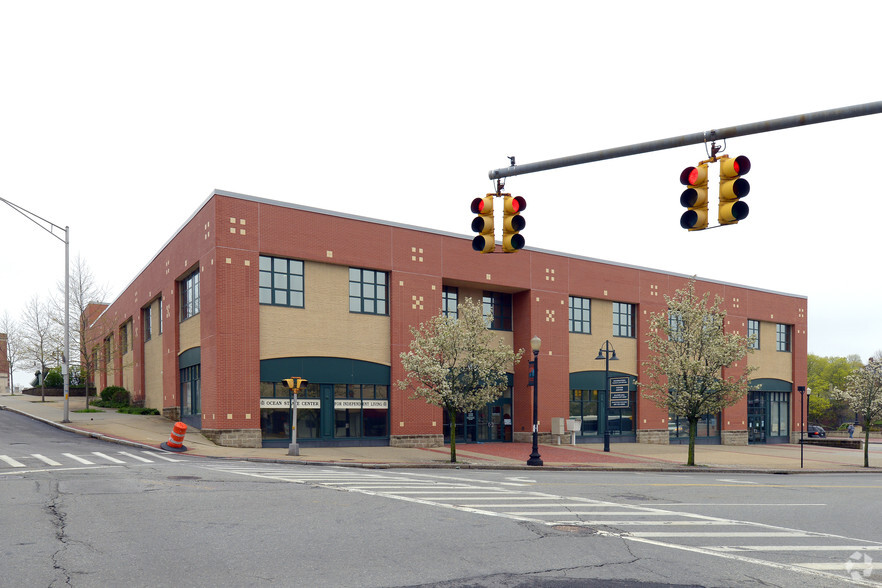 175 Main St, Pawtucket, RI for sale - Primary Photo - Image 1 of 1