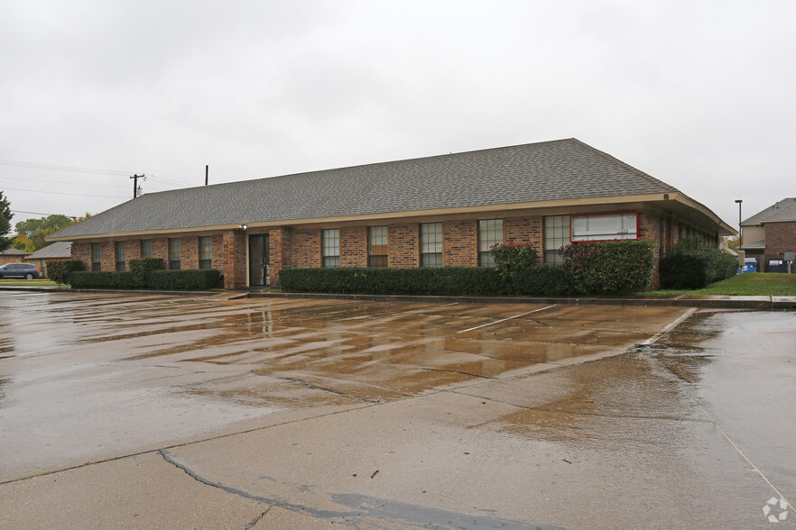 2520 Harwood Rd, Bedford, TX for rent - Primary Photo - Image 1 of 20