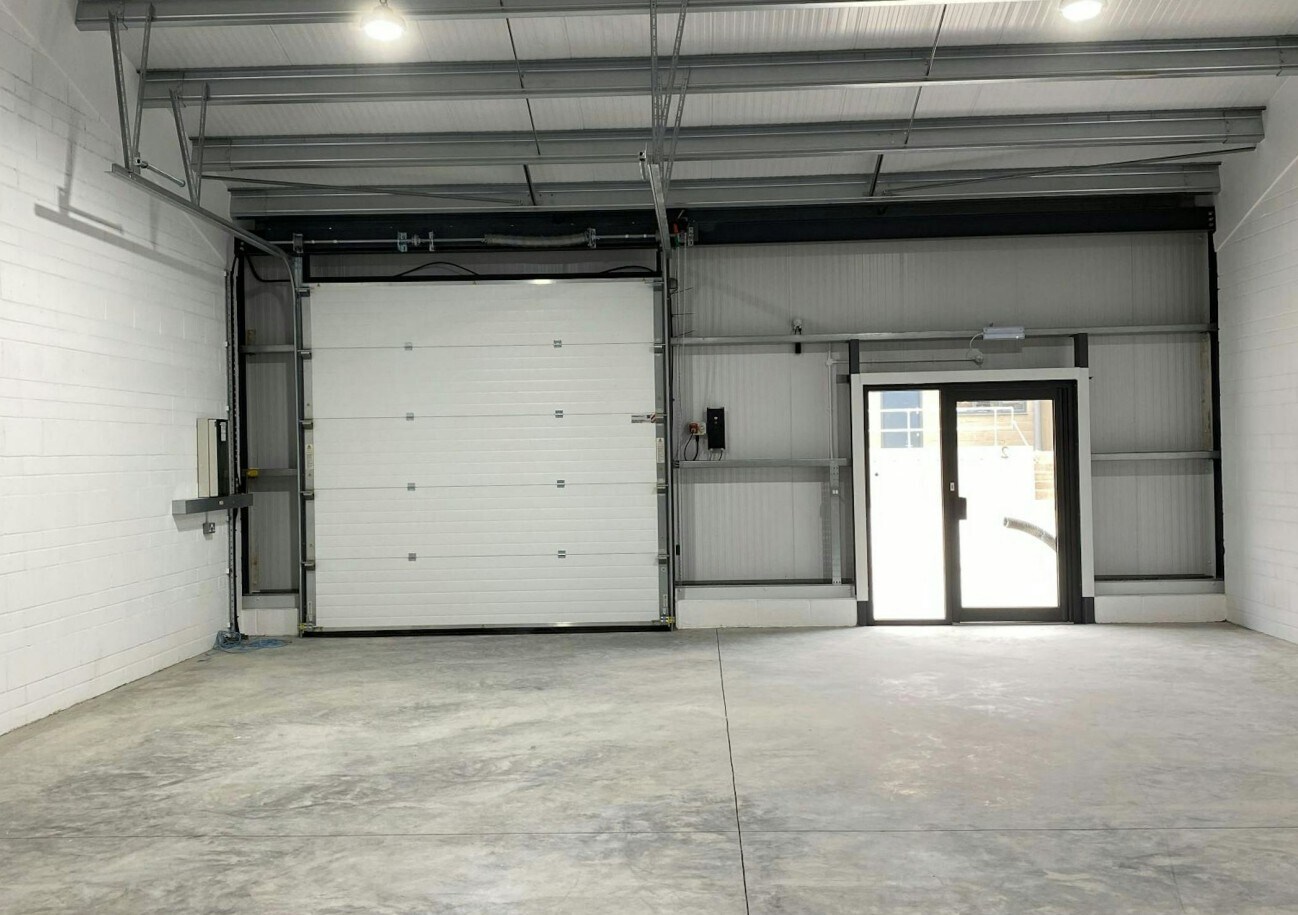 Manor Farm Yard, Upton Grey to rent Interior Photo- Image 1 of 3