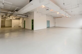 5333-5335 Av Casgrain, Montréal, QC for rent Building Photo- Image 2 of 8