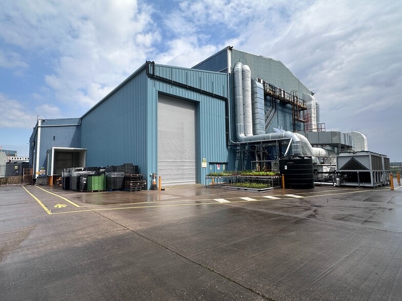 2 Cupola Way, Scunthorpe to rent - Building Photo - Image 2 of 11