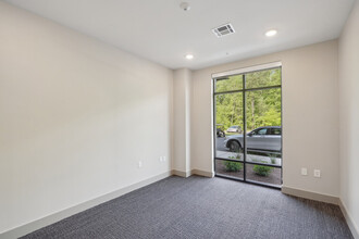 951 Corporate Center Dr, Raleigh, NC for rent Interior Photo- Image 2 of 14