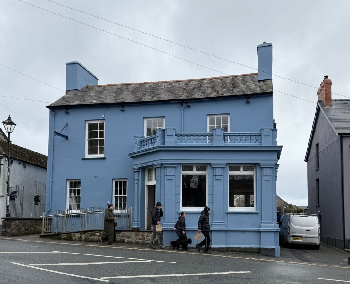 10-11 Cross Sq, Haverfordwest for sale Primary Photo- Image 1 of 1
