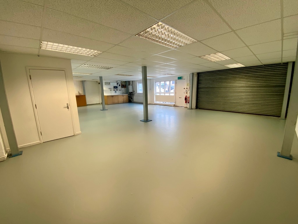 High St S, Dunstable to rent Interior Photo- Image 1 of 2