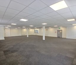 Meadow Ln, St Ives to rent Interior Photo- Image 2 of 10