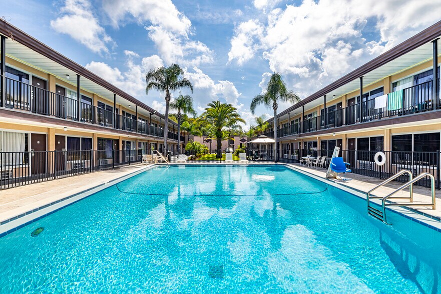 11736 US Highway 19, Port Richey 34668 La Vista Inn Port Richey