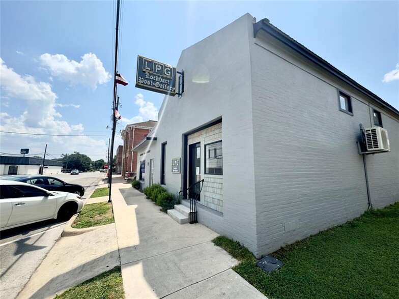 111 S Church St, Lockhart, TX for rent - Building Photo - Image 1 of 4