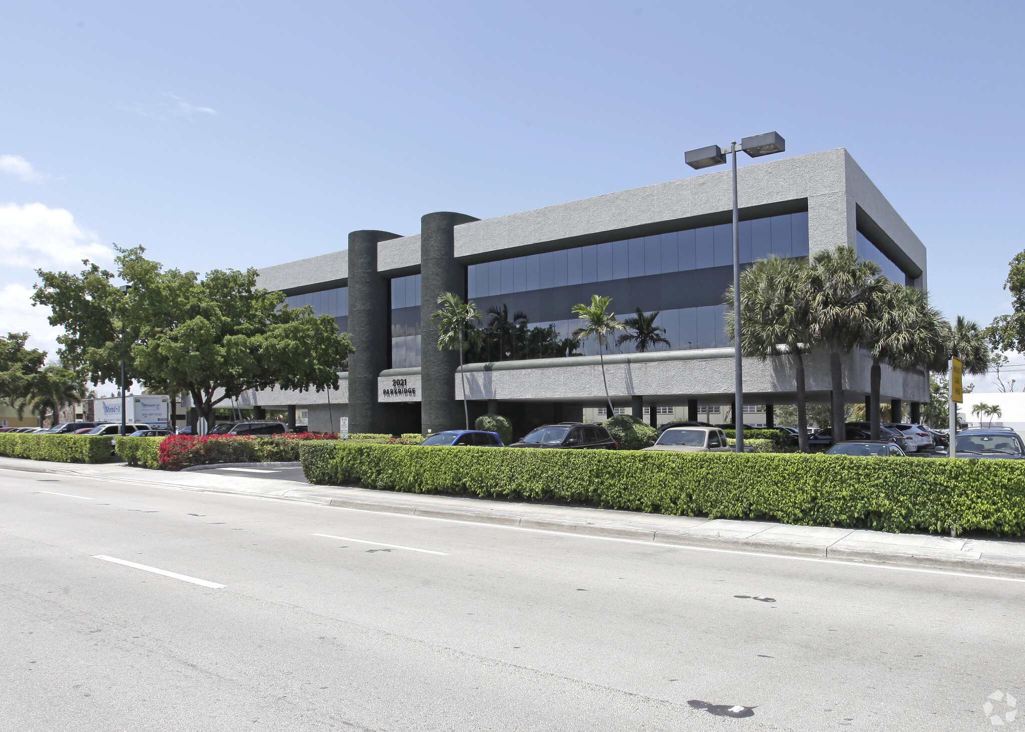 2021 E Commercial Blvd, Fort Lauderdale, FL for rent Building Photo- Image 1 of 25