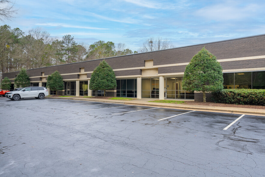 2500 Gateway Centre Blvd, Morrisville, NC for rent - Building Photo - Image 3 of 16