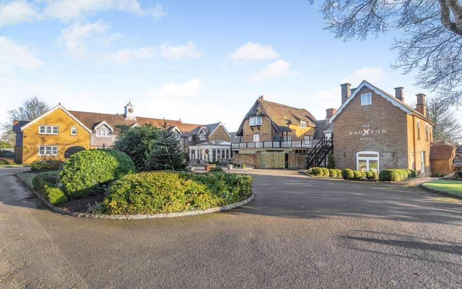 4 Wroxton, Wroxton for sale Building Photo- Image 1 of 11