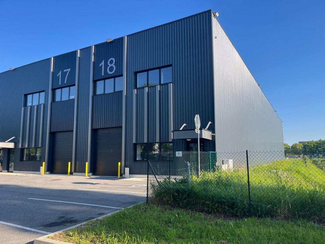 10 Avenue Du Centaure, Cergy to rent Building Photo- Image 1 of 13