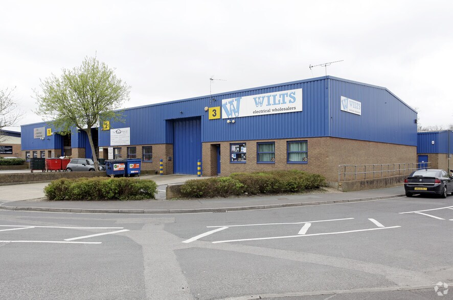 Wilton Rd, Camberley for sale - Primary Photo - Image 1 of 1