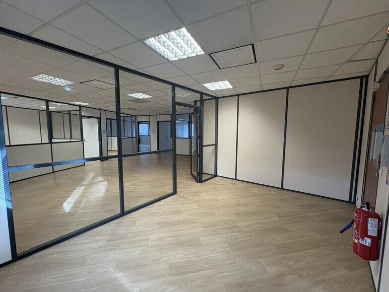 3 Avenue Ariane, Mérignac to rent - Interior Photo - Image 2 of 14