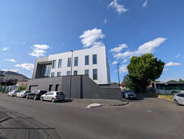Office in Saint-Gratien to rent - Building Photo - Image 1 of 14