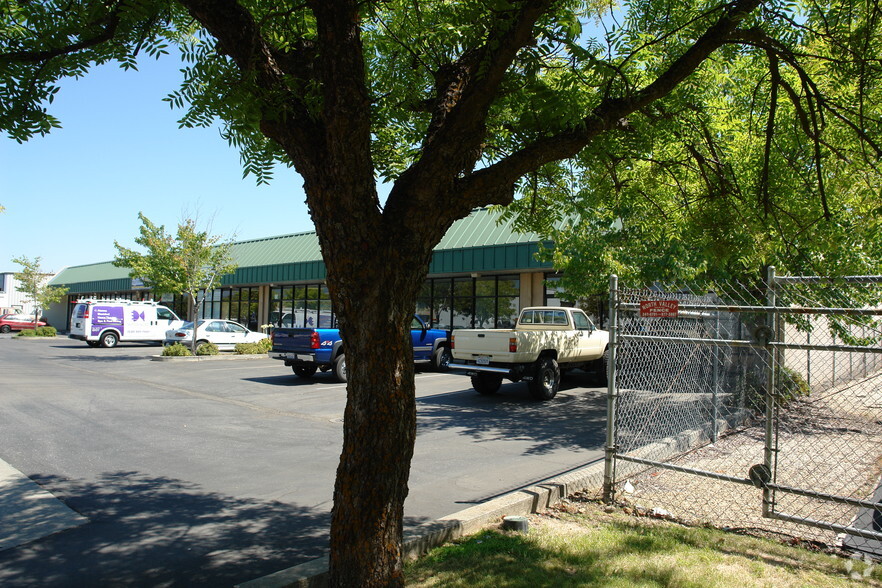 3881 Benatar Way, Chico, CA for rent - Building Photo - Image 2 of 9