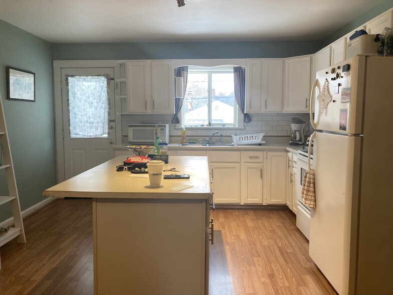 19-21 Cobb Rd, Bath, ME for sale - Interior Photo - Image 3 of 9