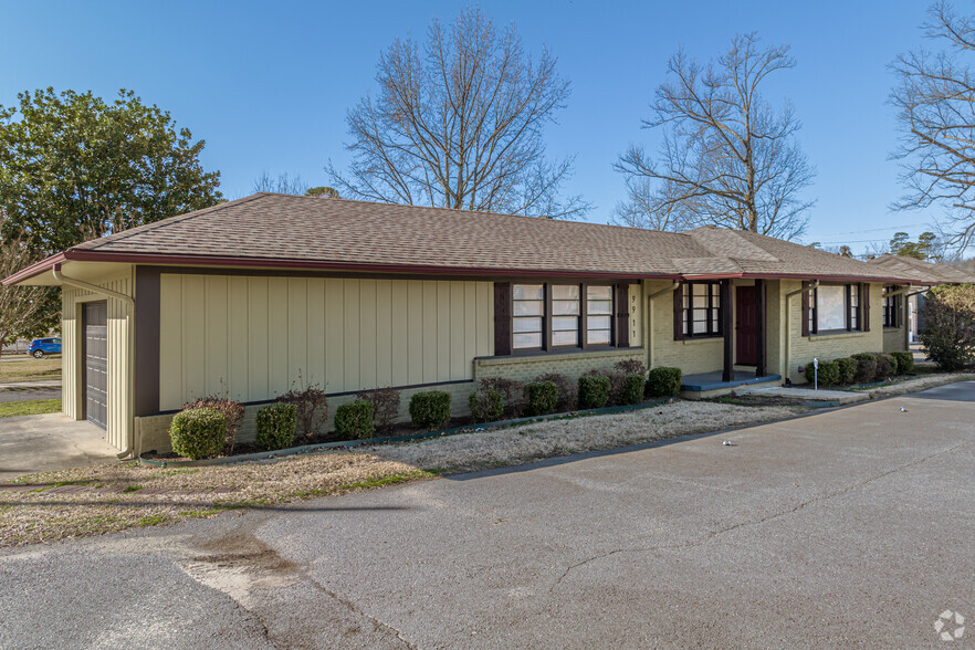 9911 W Markham St, Little Rock, AR for rent - Primary Photo - Image 1 of 4