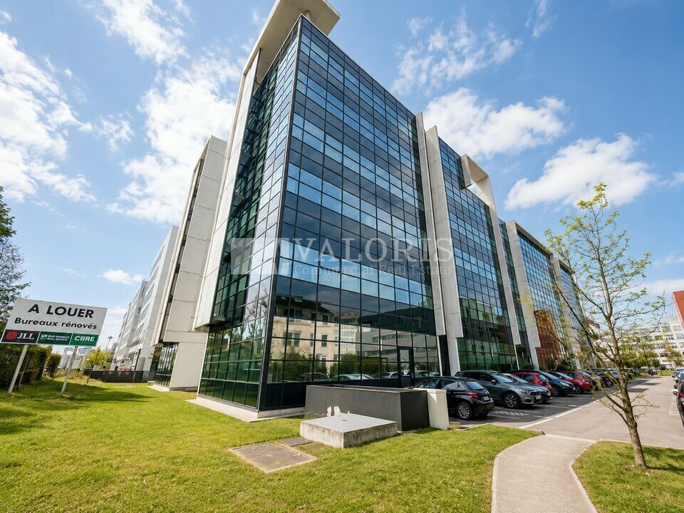 Office / Retail in Lyon to rent Building Photo- Image 1 of 28
