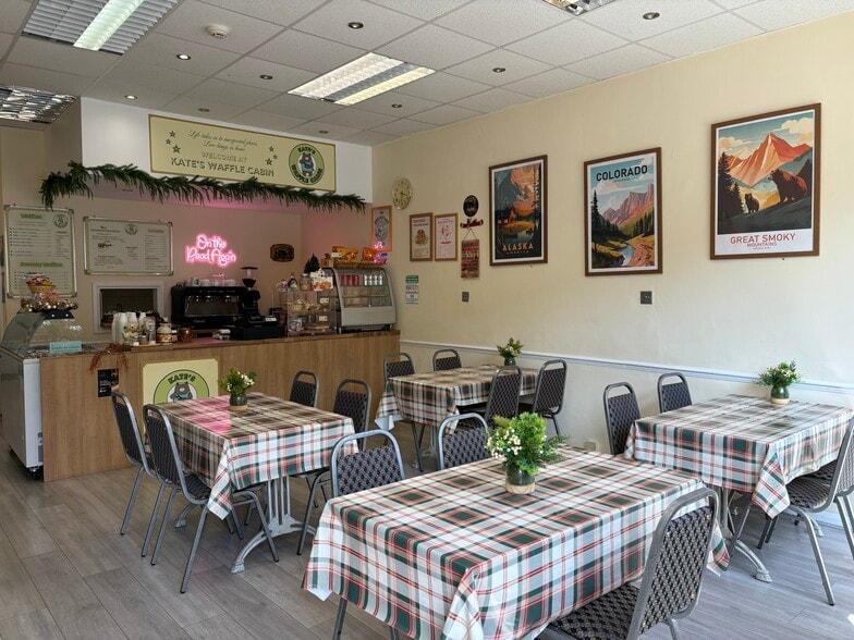 38 Victoria Rd, Ruislip to rent - Building Photo - Image 2 of 2