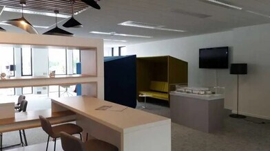 53 Rue Du Port, Nanterre to rent Building Photo- Image 1 of 1