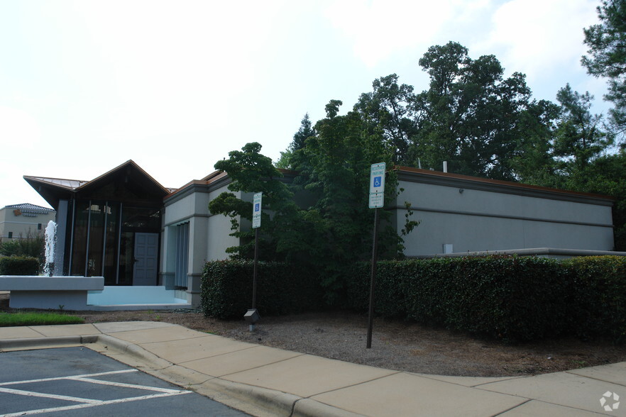 8415 Pineville-matthews Rd, Charlotte, NC for rent - Building Photo - Image 2 of 8