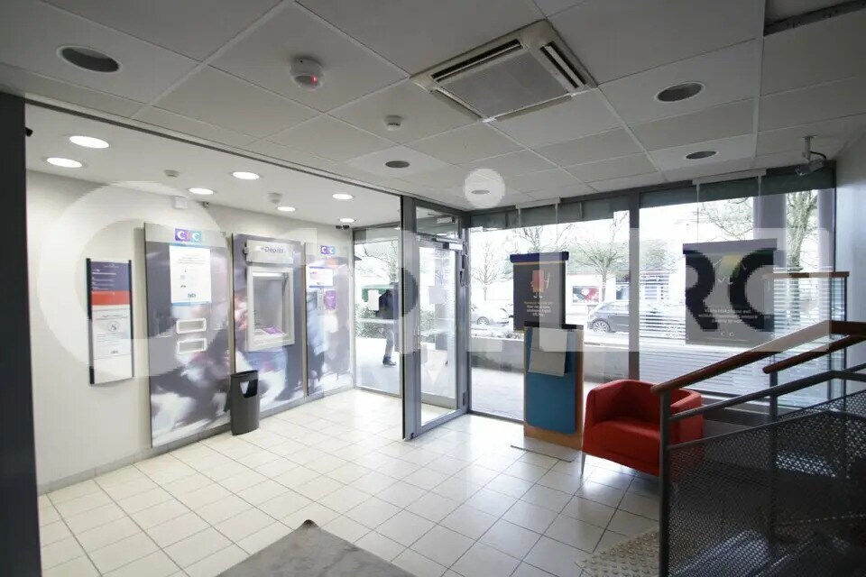 Retail in Saran to rent Lobby- Image 1 of 6