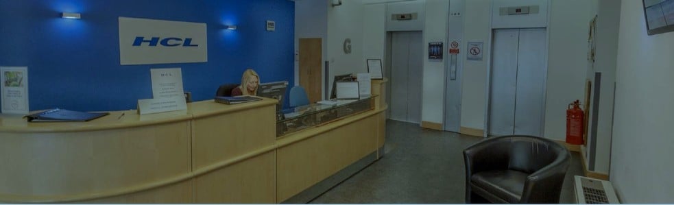 28-36 Eastern Rd, Romford to rent - Lobby - Image 3 of 4