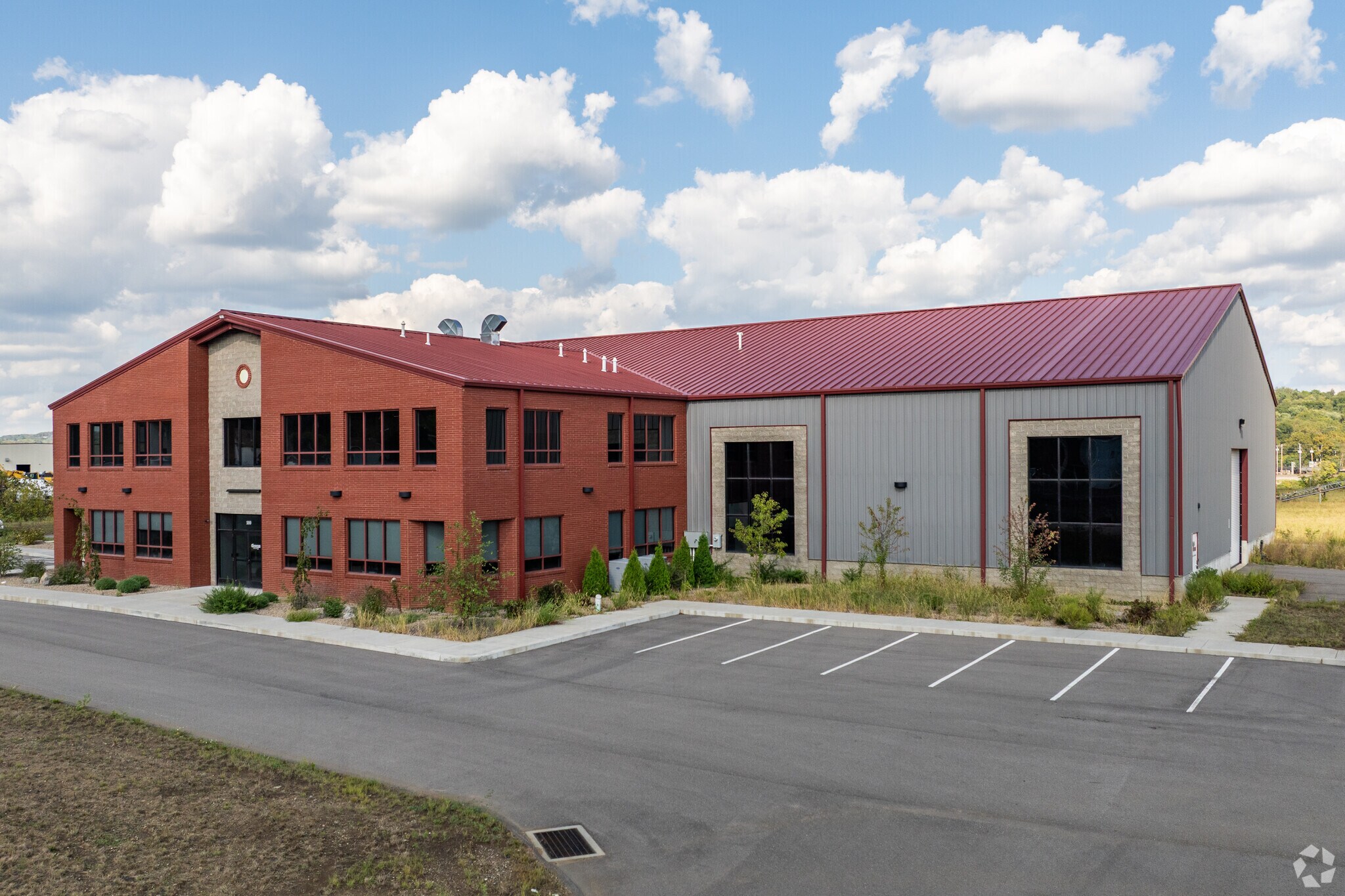 180 Bet Tech Dr, Aliquippa, PA to rent Primary Photo- Image 1 of 5